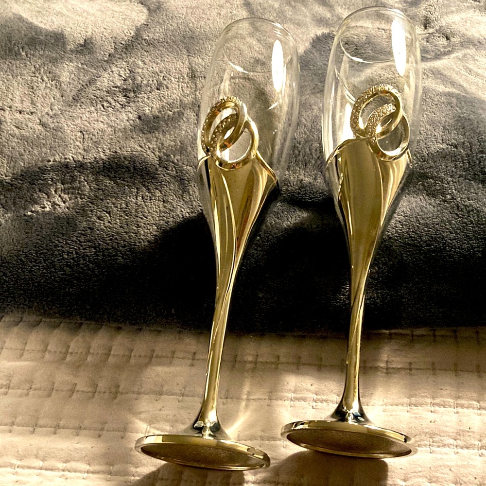 Beautiful Champagne Flutes. Interlocked gleaming Silver with Crystal Accents.